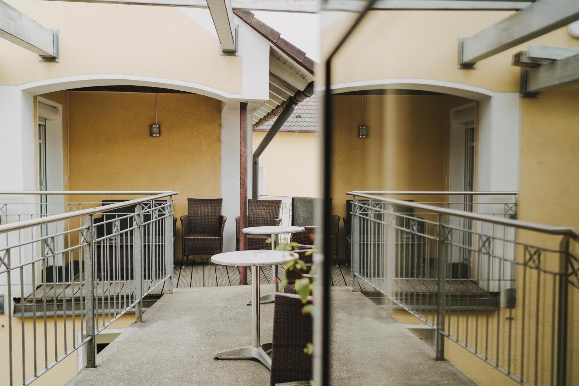 Hotel Pension Futterknecht Бургау Экстерьер фото