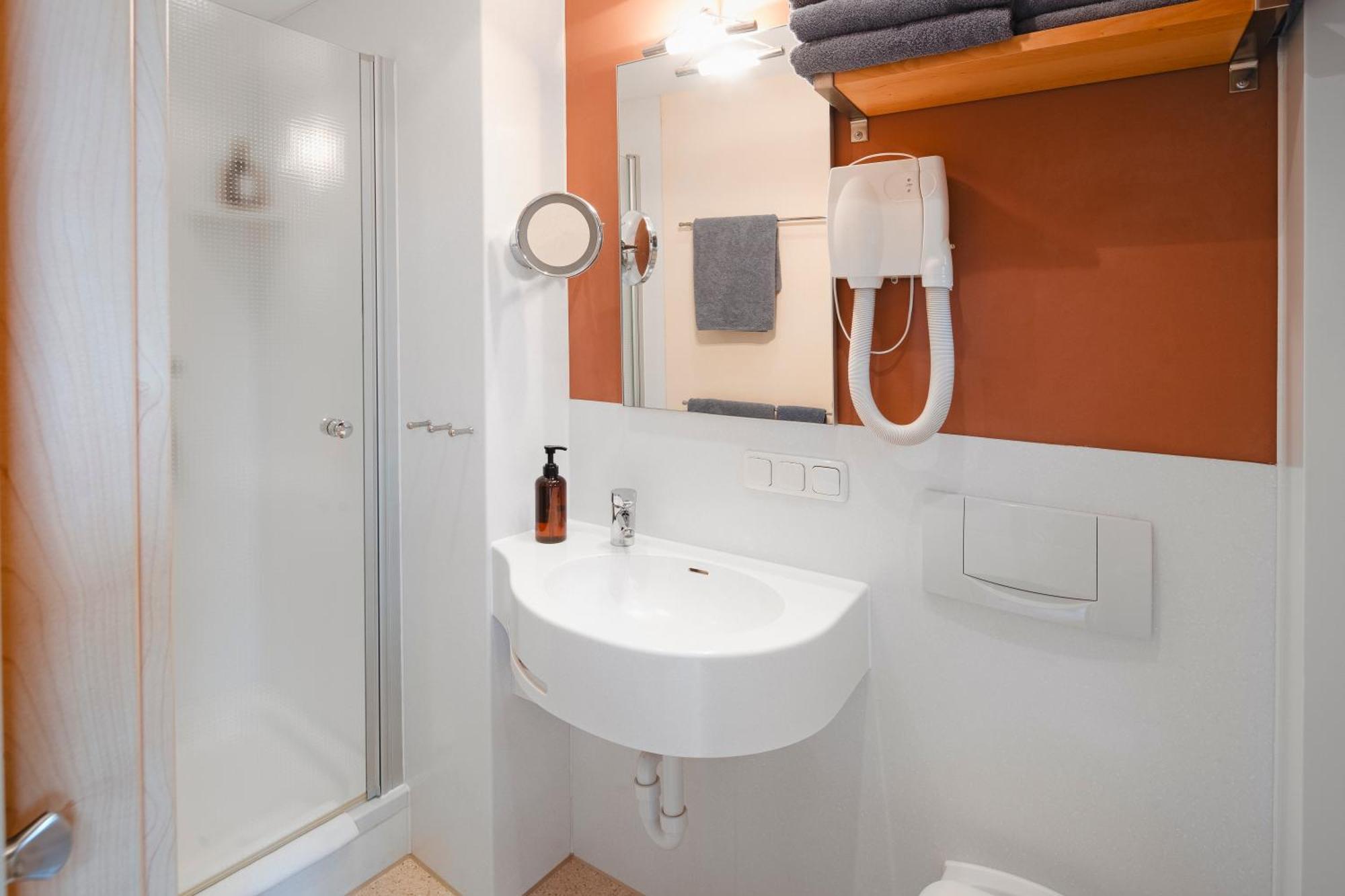 Hotel Pension Futterknecht Бургау Экстерьер фото