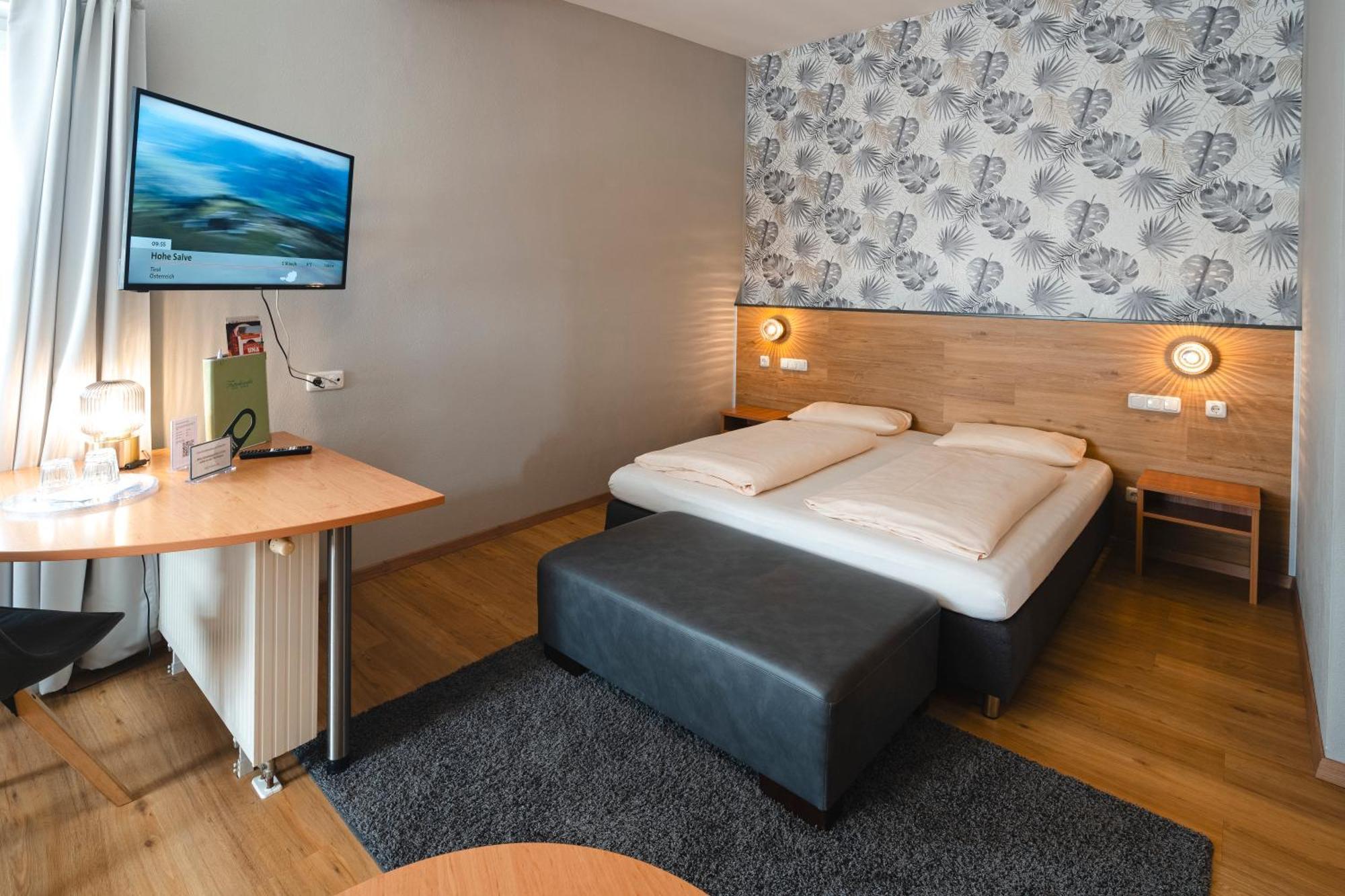 Hotel Pension Futterknecht Бургау Экстерьер фото