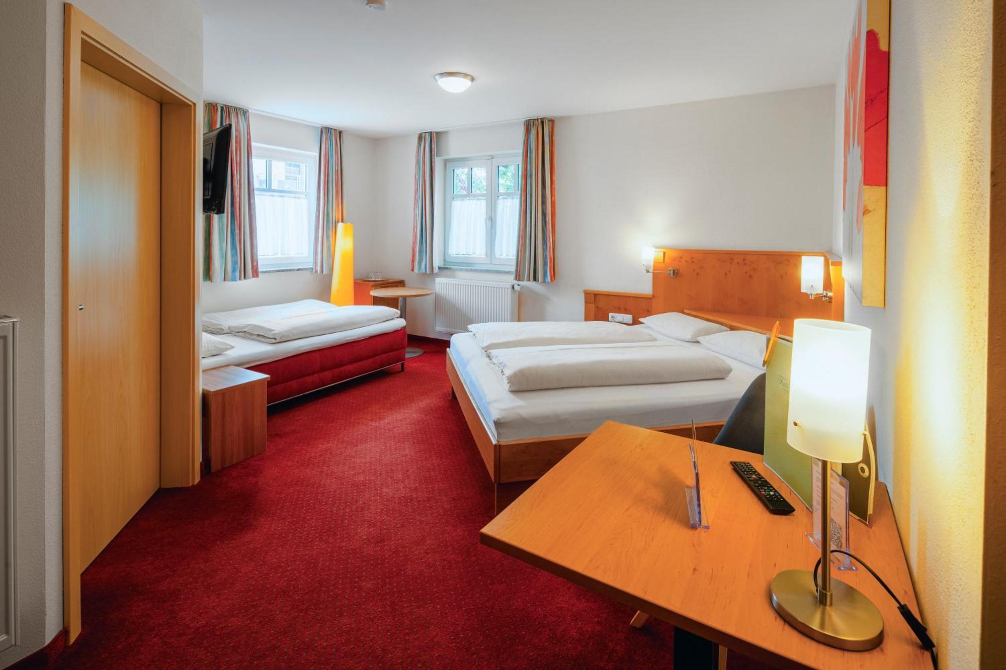 Hotel Pension Futterknecht Бургау Экстерьер фото